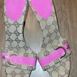 Gucci Vintage Women's Orchid and Beige Logo Monogram Stilettos